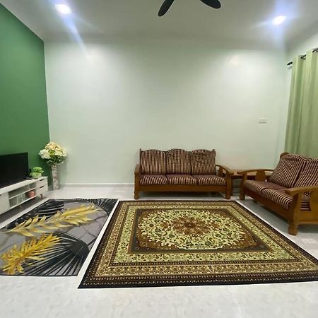 Homestay Kak Tiy กัวลาตรังกานู ภายนอก รูปภาพ