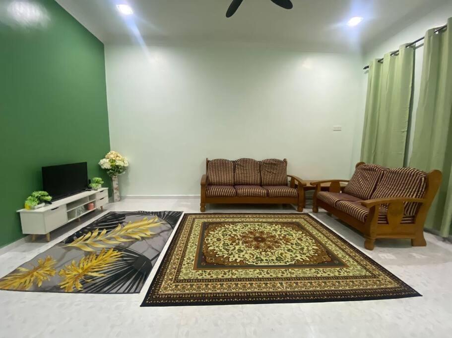 Homestay Kak Tiy กัวลาตรังกานู ภายนอก รูปภาพ
