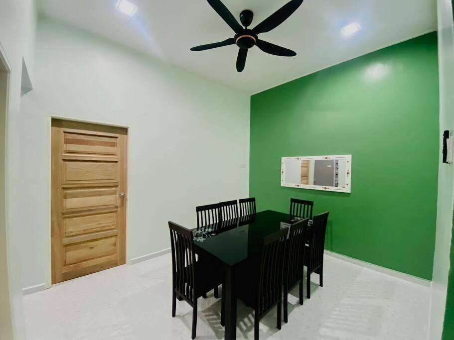 Homestay Kak Tiy กัวลาตรังกานู ภายนอก รูปภาพ